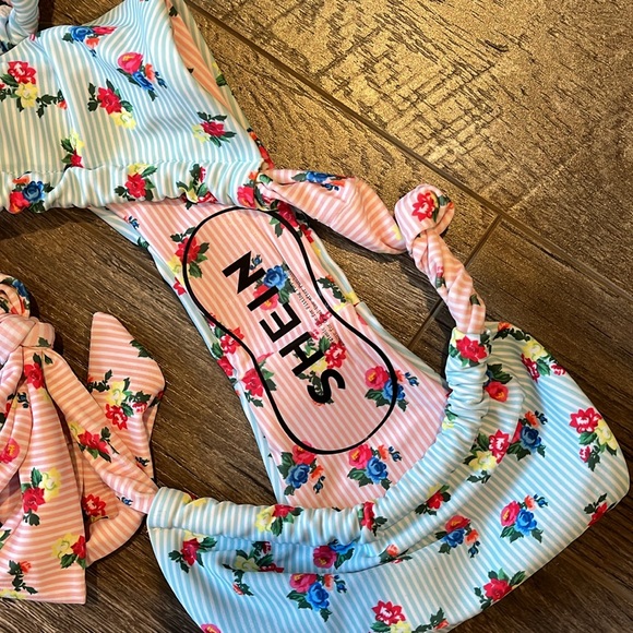 Floral Bikini - Picture 4 of 5